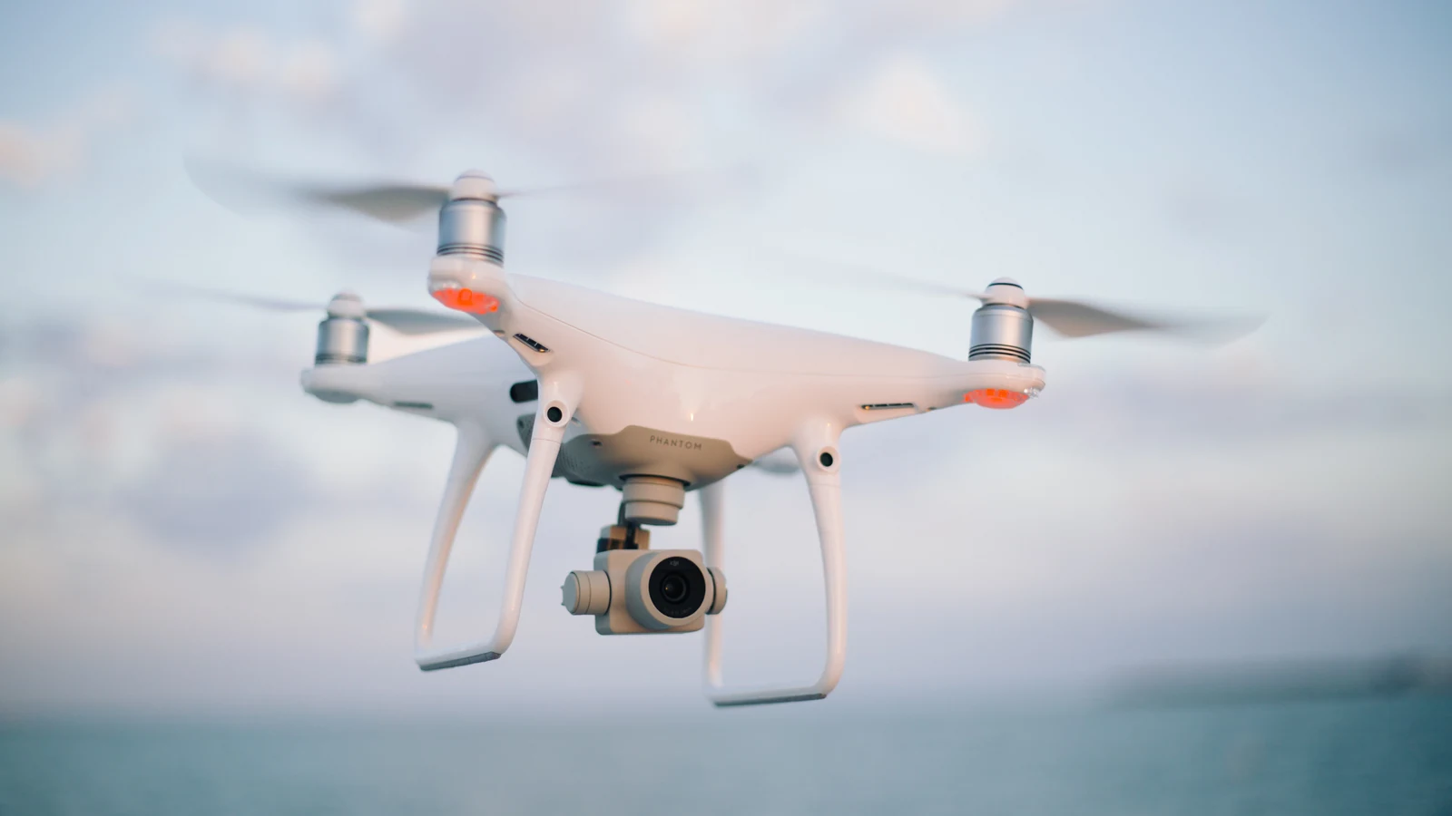 ANAC publica RBAC 100 e passa a regular drones por risco, não por peso