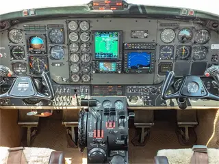 Beechcraft B200 1982 — miniatura 2